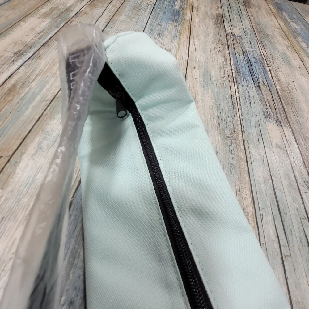 Victoria's Secret PINK Bag carrying cooler with Strap - Picture 4 of 7